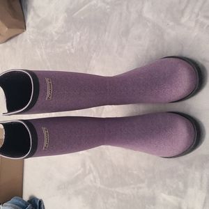 Size 8 Bearpaw Rain Boots